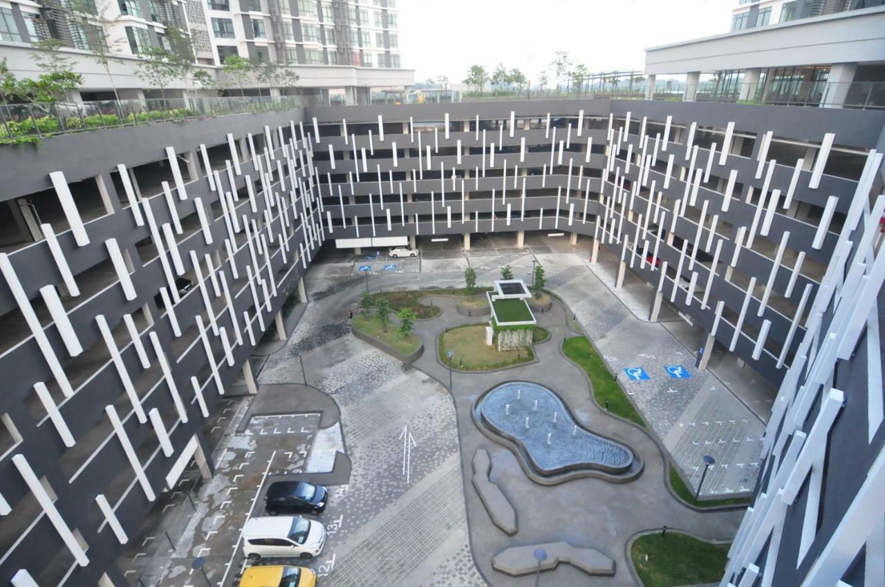 Kenwingston Square Garden By Idealhub Cyberjaya Exteriör bild